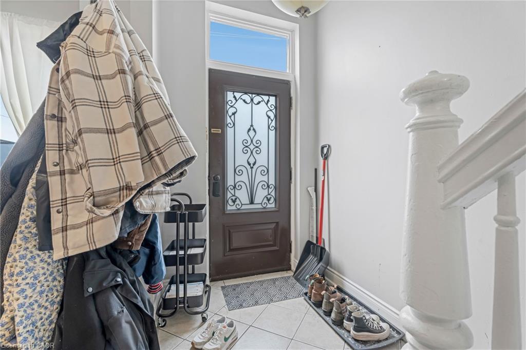 26 Madison Avenue, Hamilton, ON - Indoor Photo Showing Other Room