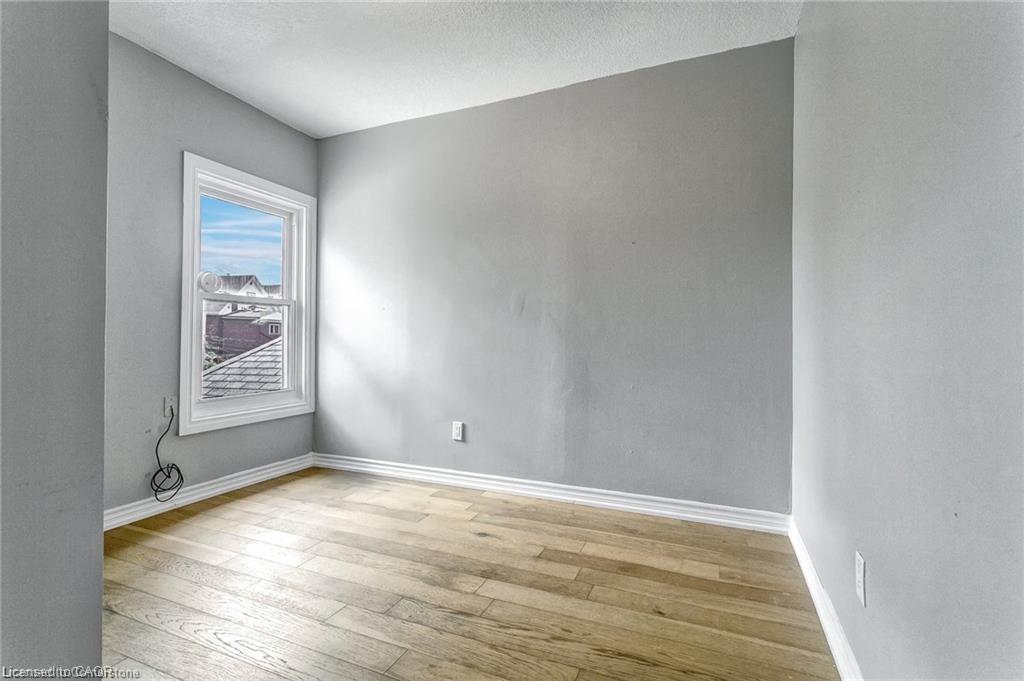 26 Madison Avenue, Hamilton, ON - Indoor Photo Showing Other Room