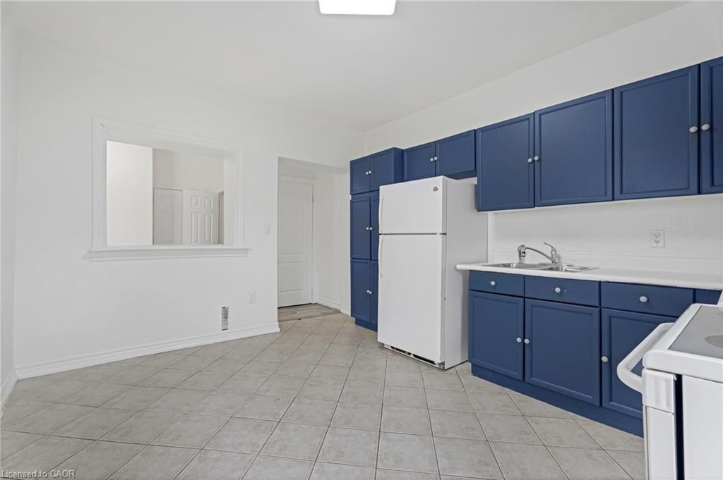 26 Madison Avenue, Hamilton, ON - Indoor Photo Showing Kitchen With Double Sink