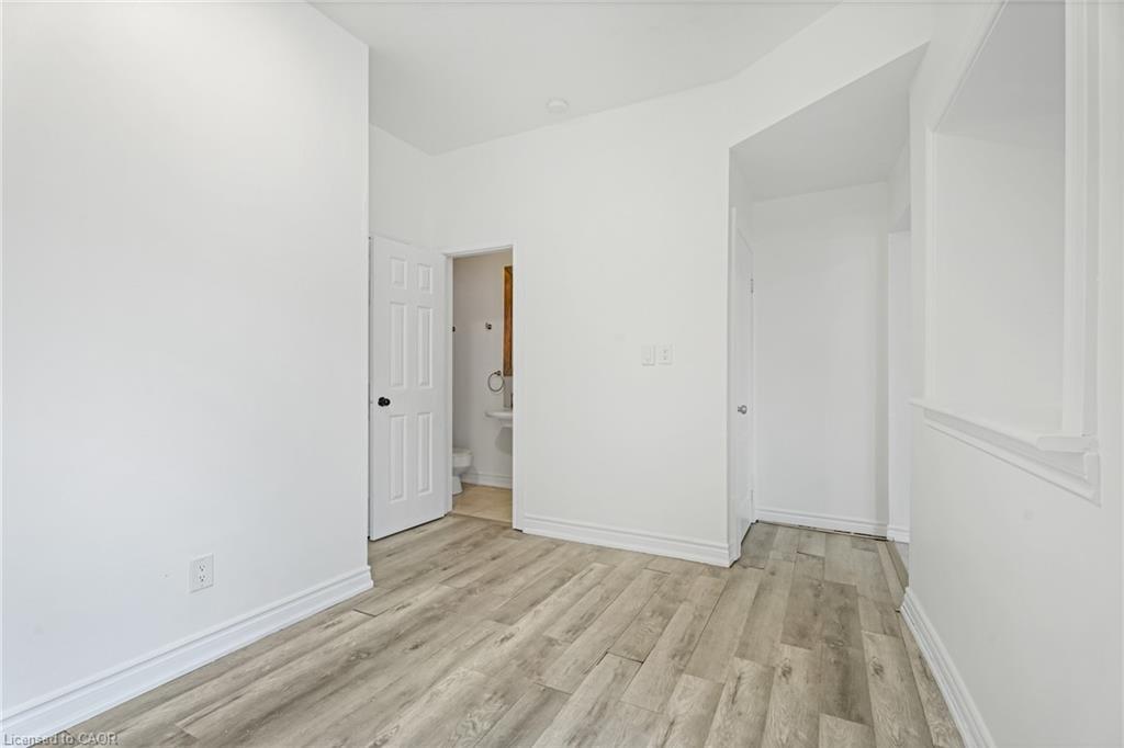 26 Madison Avenue, Hamilton, ON - Indoor Photo Showing Other Room