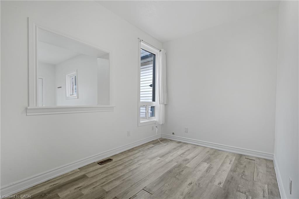 26 Madison Avenue, Hamilton, ON - Indoor Photo Showing Other Room