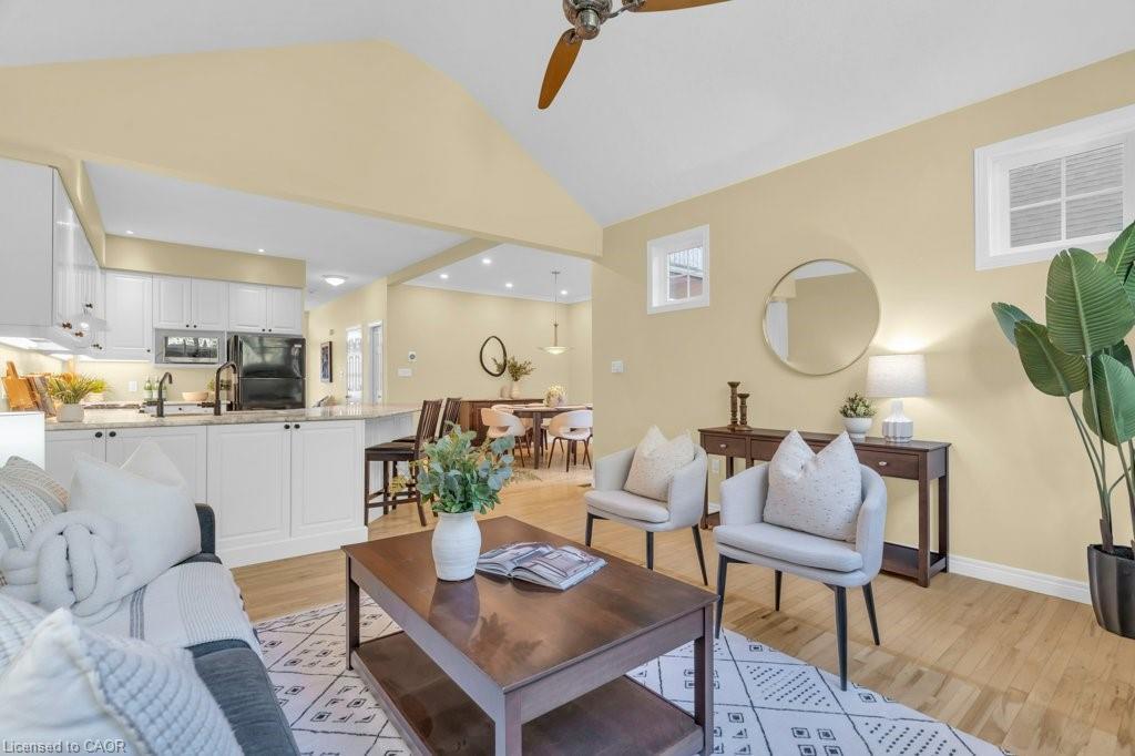 589 Winterburg Walk, Waterloo, ON - Indoor Photo Showing Living Room
