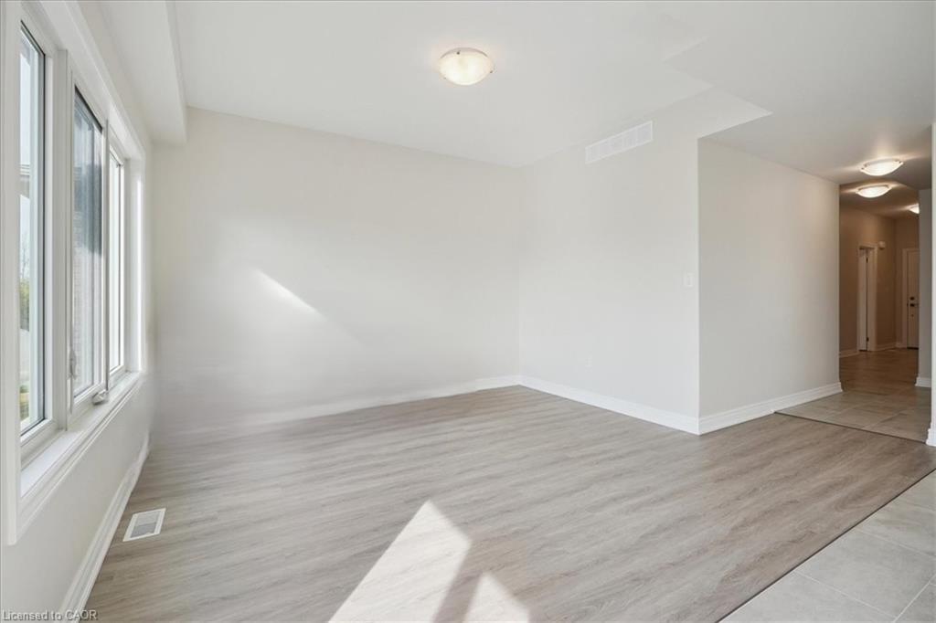 52 Wilson Drive, Thorold, ON - Indoor Photo Showing Other Room