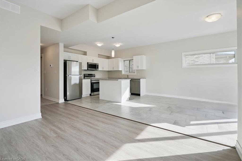 52 Wilson Drive, Thorold, ON - Indoor Photo Showing Kitchen