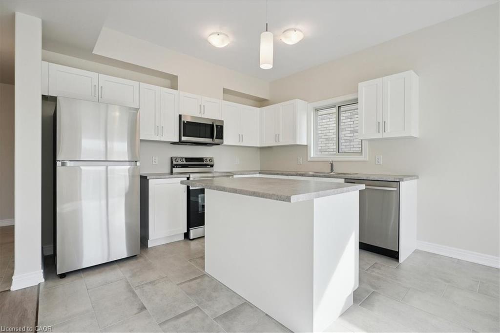 52 Wilson Drive, Thorold, ON - Indoor Photo Showing Kitchen With Double Sink