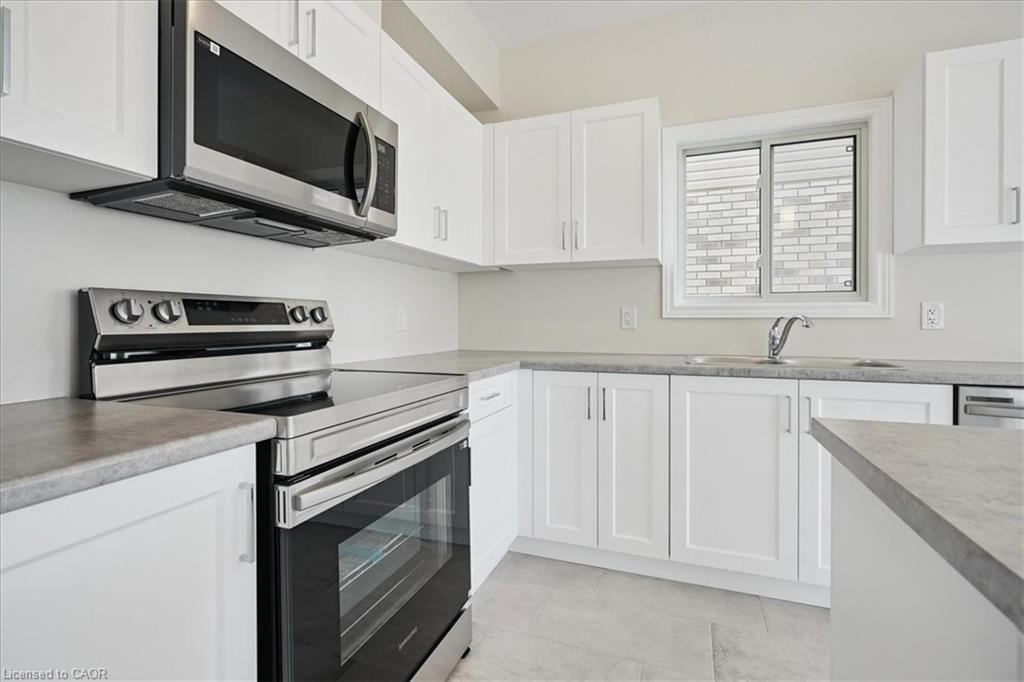 52 Wilson Drive, Thorold, ON - Indoor Photo Showing Kitchen