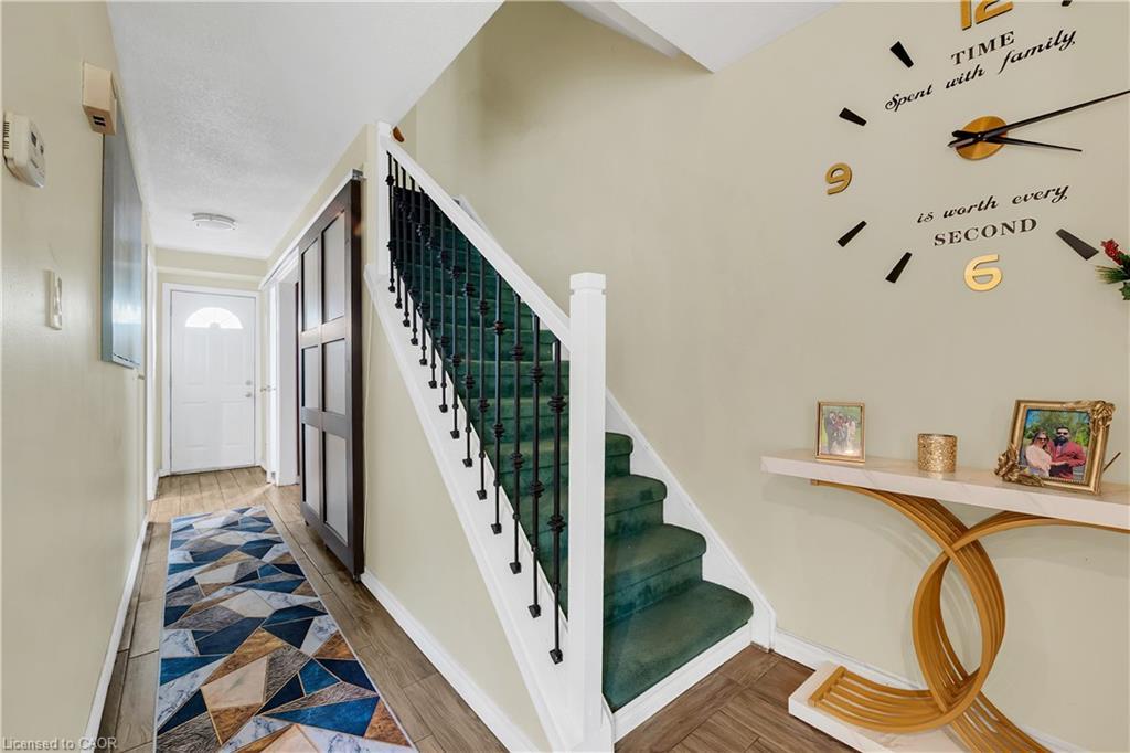 18 Riverdale Drive, Hamilton, ON - Indoor Photo Showing Other Room