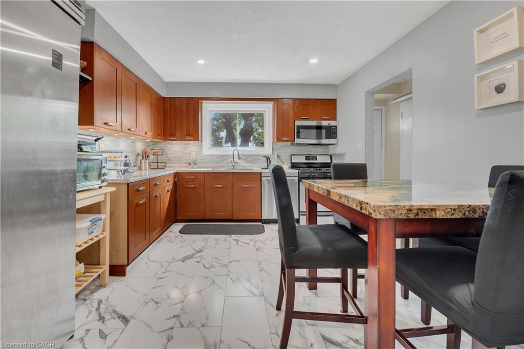 18 Riverdale Drive, Hamilton, ON - Indoor