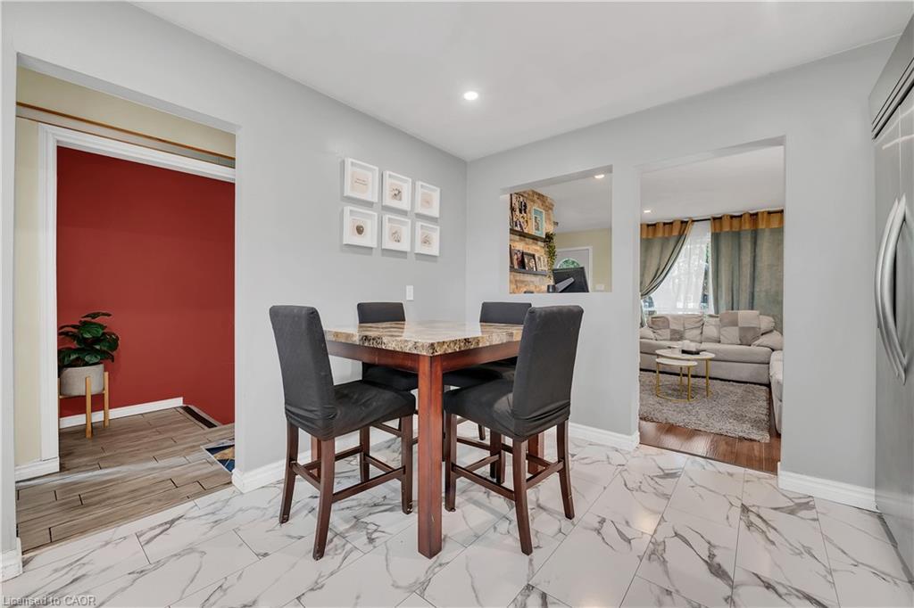 18 Riverdale Drive, Hamilton, ON - Indoor Photo Showing Dining Room