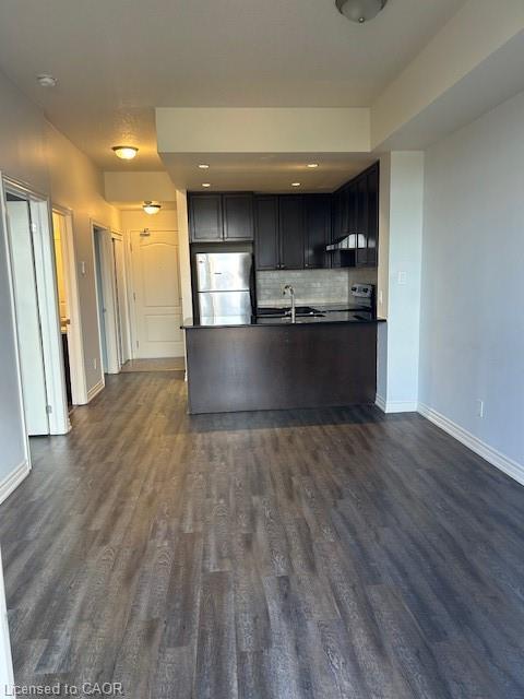 211-5327 Upper Middle Road, Burlington, ON - Indoor Photo Showing Kitchen