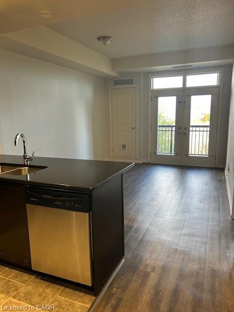 211-5327 Upper Middle Road, Burlington, ON - Indoor