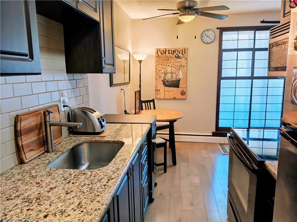 103-81 Charlton Avenue E, Hamilton, ON - Indoor Photo Showing Kitchen