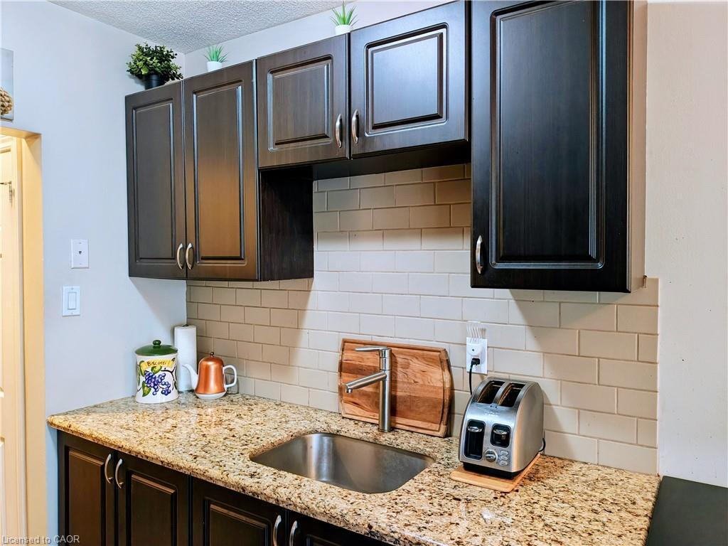 103-81 Charlton Avenue E, Hamilton, ON - Indoor Photo Showing Kitchen