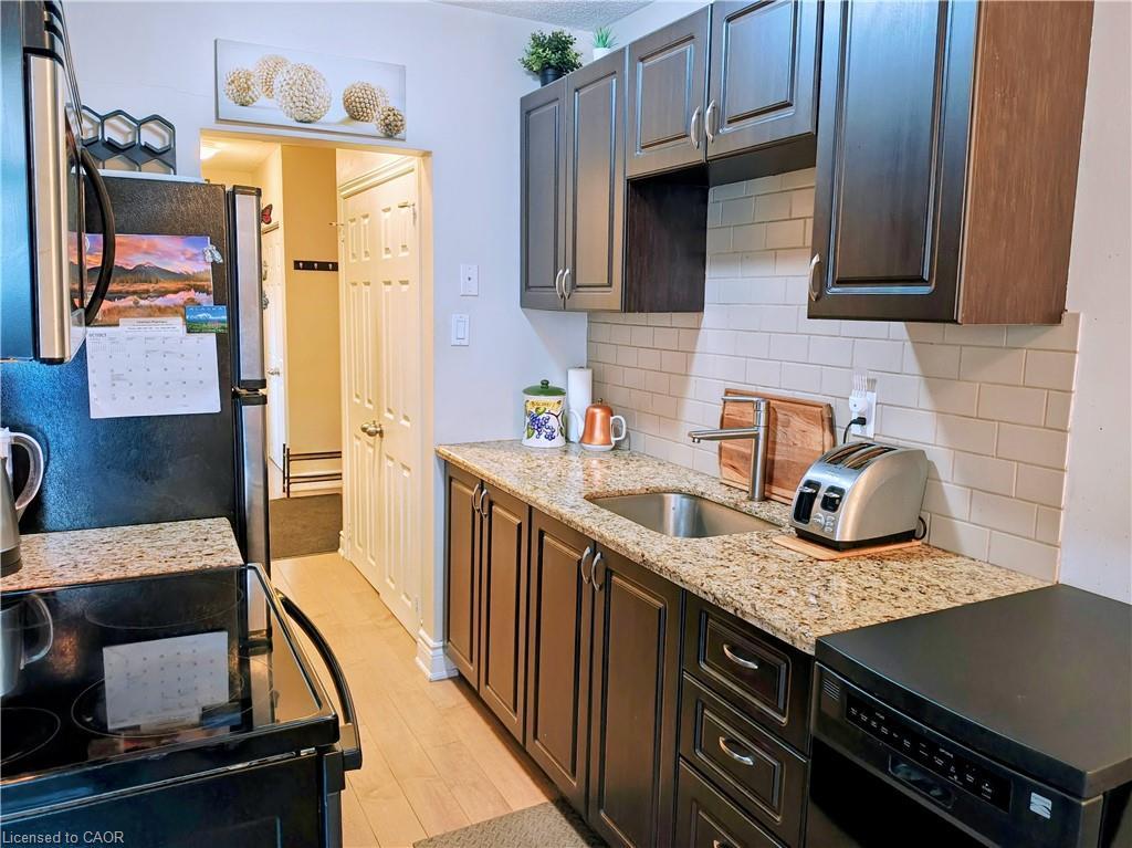 103-81 Charlton Avenue E, Hamilton, ON - Indoor Photo Showing Kitchen
