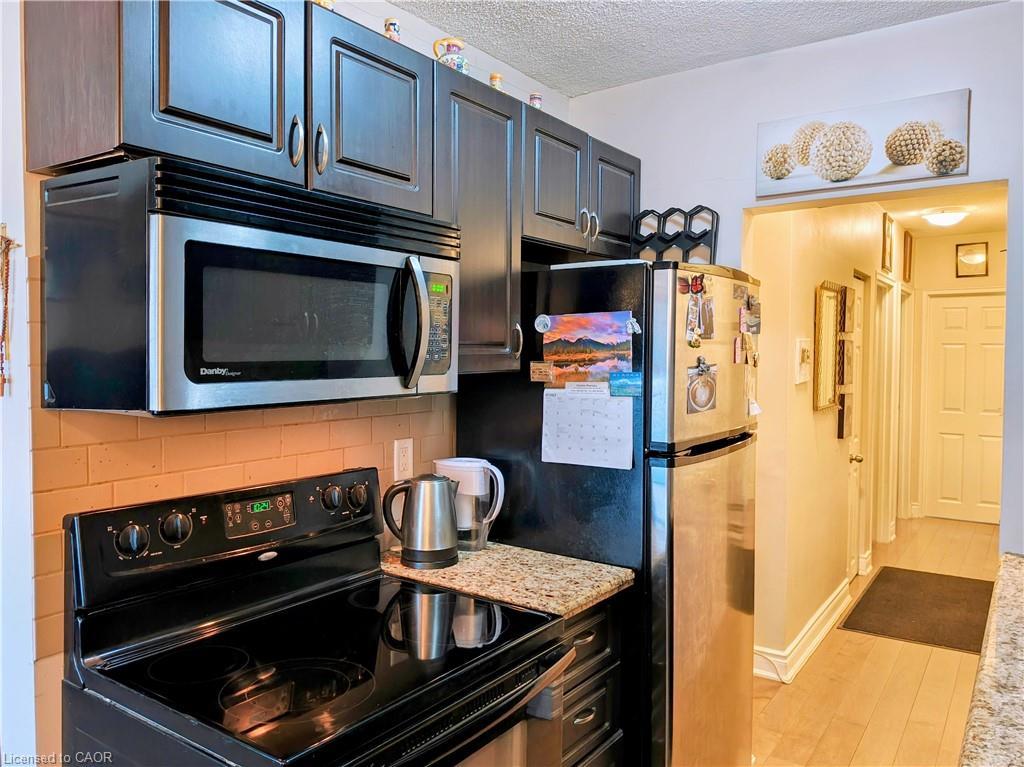 103-81 Charlton Avenue E, Hamilton, ON - Indoor Photo Showing Kitchen