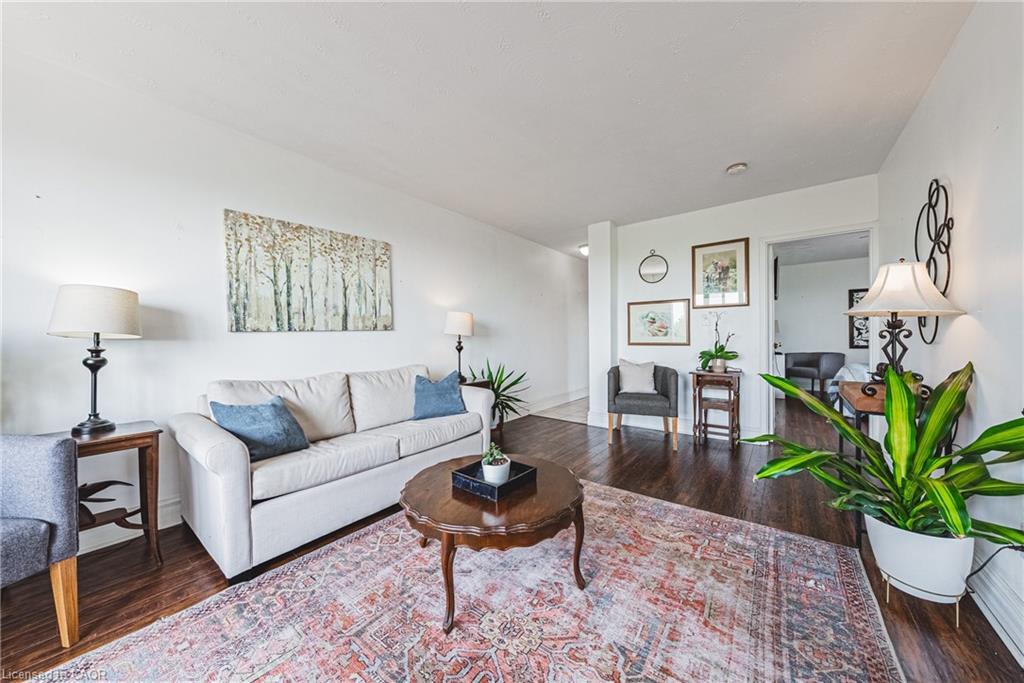 606-101 Queen Street S, Hamilton, ON - Indoor Photo Showing Living Room