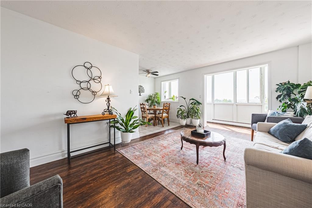 606-101 Queen Street S, Hamilton, ON - Indoor Photo Showing Living Room