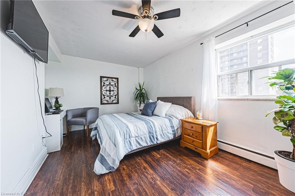 606-101 Queen Street S, Hamilton, ON - Indoor Photo Showing Bedroom