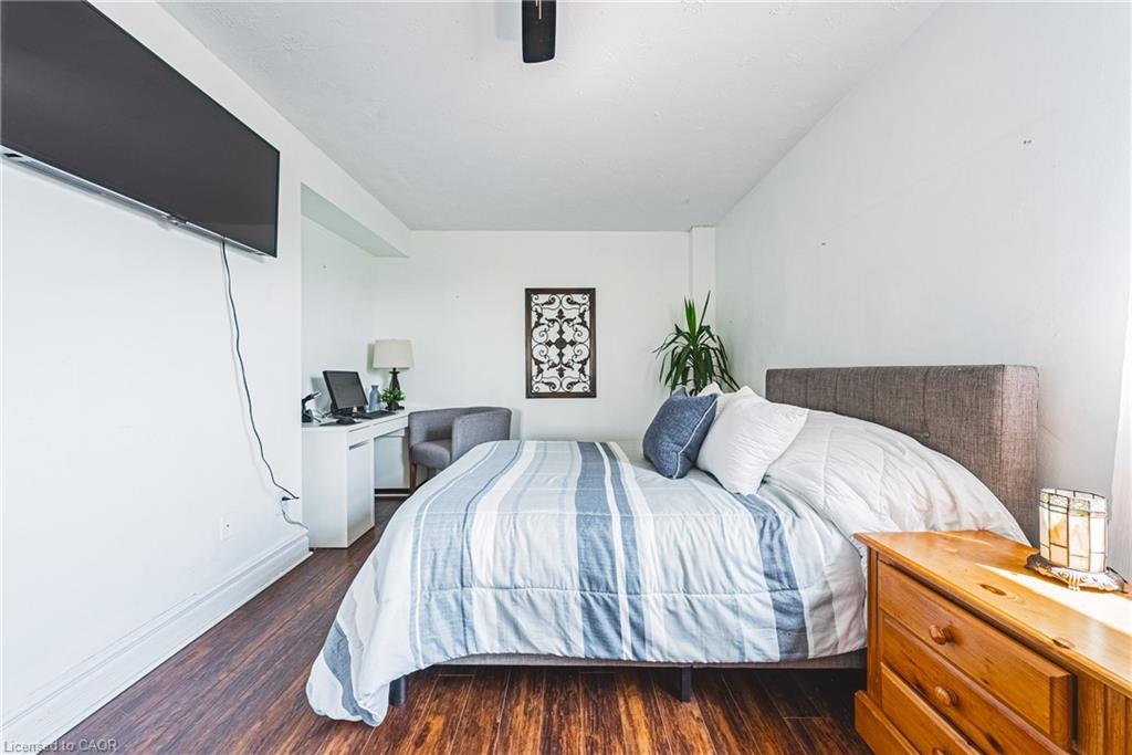 606-101 Queen Street S, Hamilton, ON - Indoor Photo Showing Bedroom
