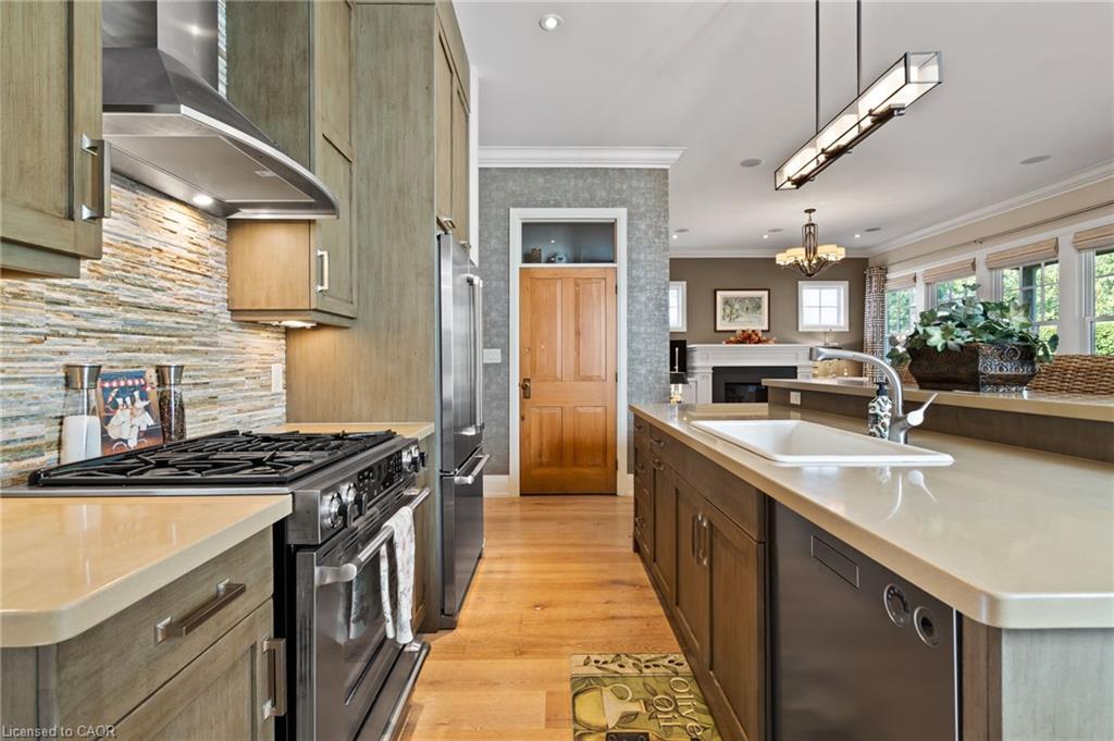 52 Garrison Village Drive, Niagara-On-The-Lake, ON - Indoor Photo Showing Kitchen With Upgraded Kitchen