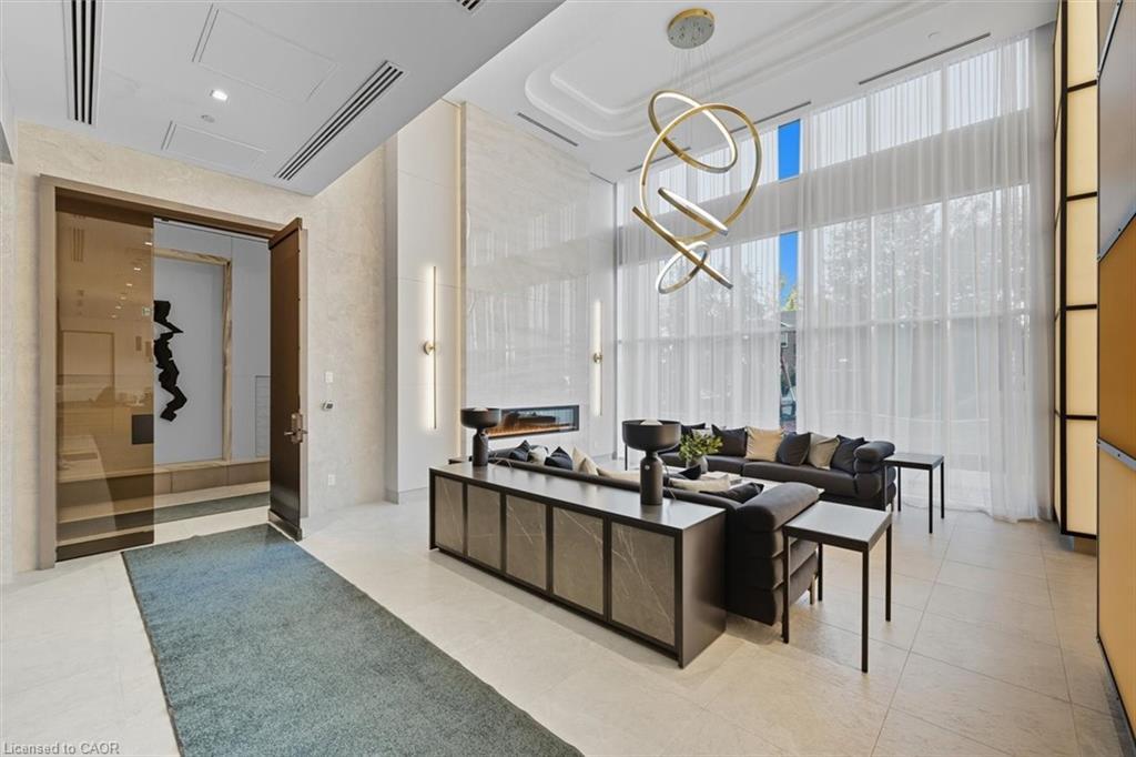 523-8888 Yonge Street, Richmond Hill, ON - Indoor Photo Showing Other Room