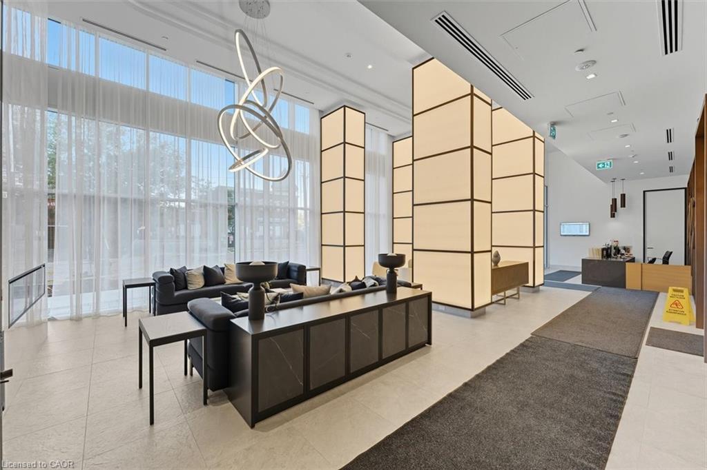 523-8888 Yonge Street, Richmond Hill, ON - Indoor Photo Showing Other Room