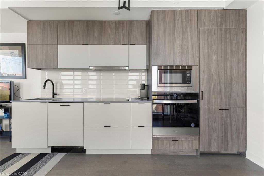 523-8888 Yonge Street, Richmond Hill, ON - Indoor Photo Showing Kitchen With Upgraded Kitchen