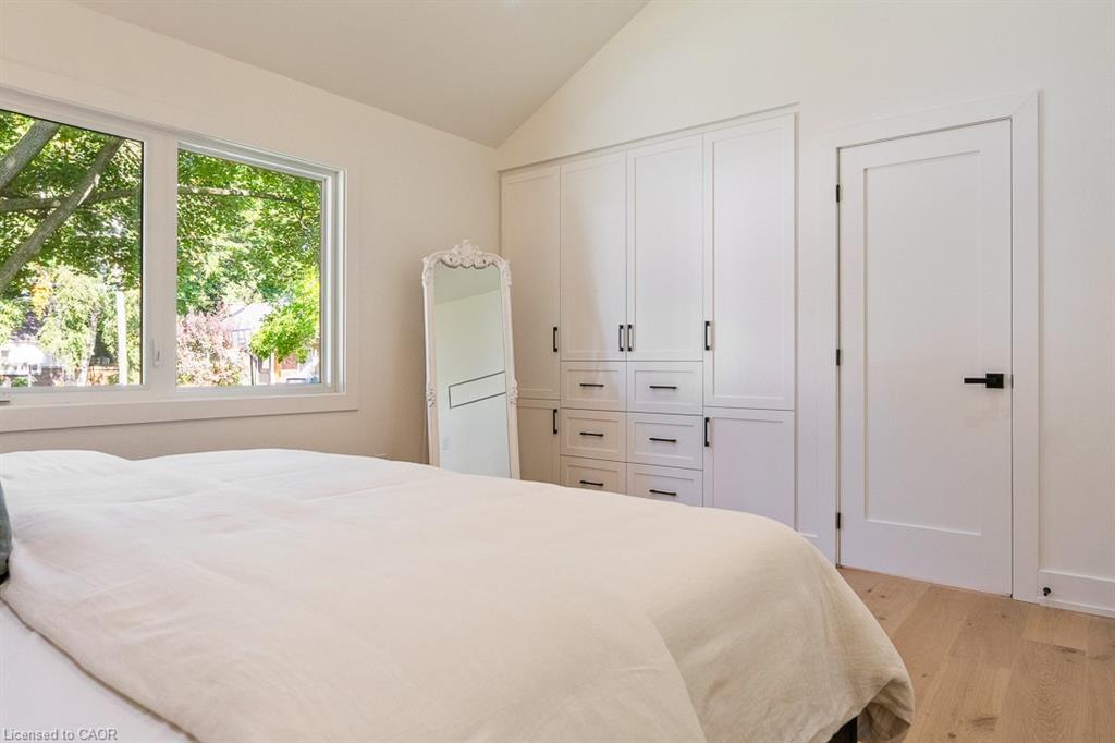 2282 Fairleigh Place, Burlington, ON - Indoor Photo Showing Bedroom