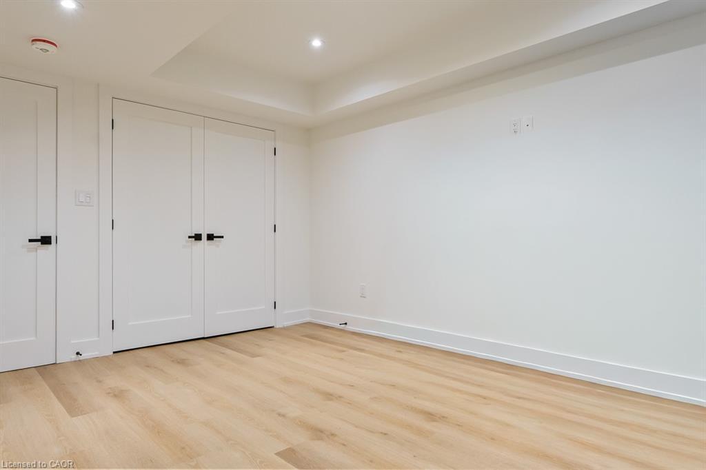 2282 Fairleigh Place, Burlington, ON - Indoor Photo Showing Other Room