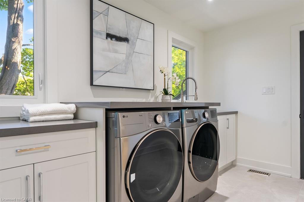 2282 Fairleigh Place, Burlington, ON - Indoor Photo Showing Laundry Room