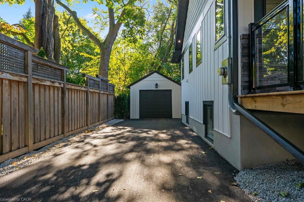 2282 Fairleigh Place, Burlington, ON - Outdoor