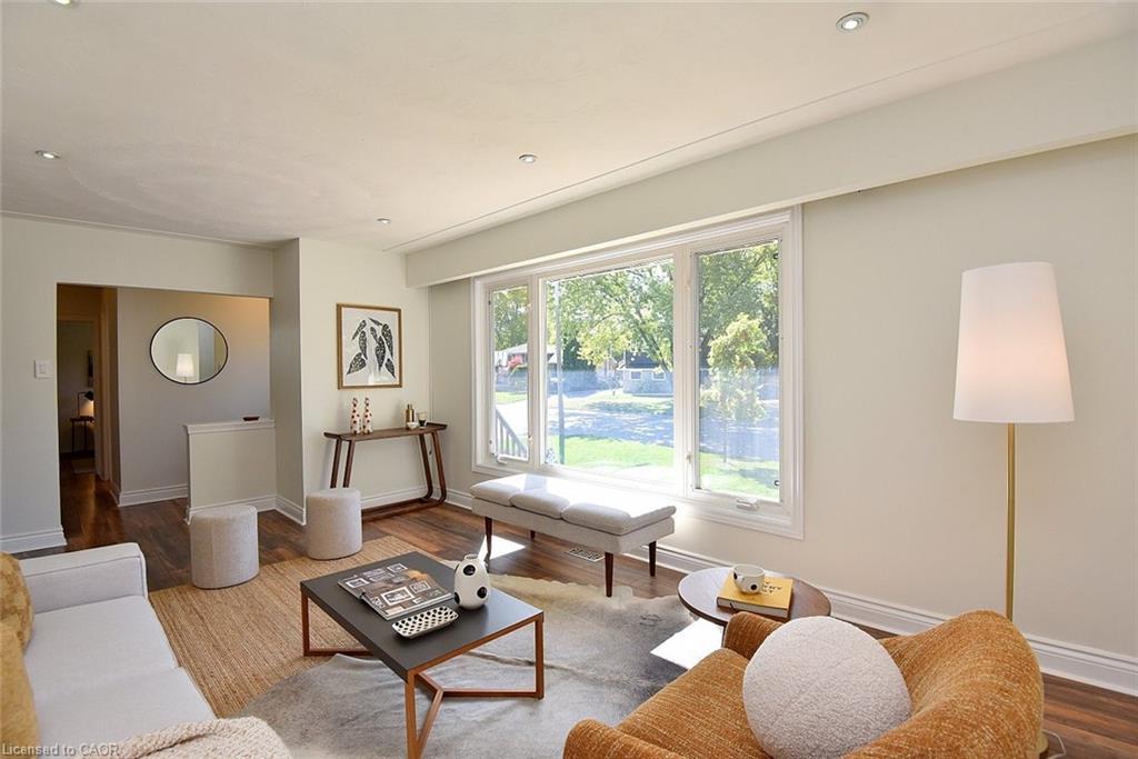 405 Erindale Drive, Burlington, ON - Indoor Photo Showing Living Room