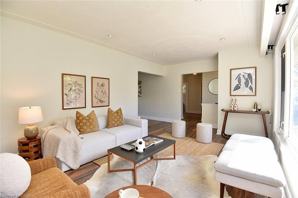 405 Erindale Drive, Burlington, ON - Indoor Photo Showing Living Room