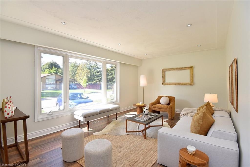 405 Erindale Drive, Burlington, ON - Indoor Photo Showing Living Room