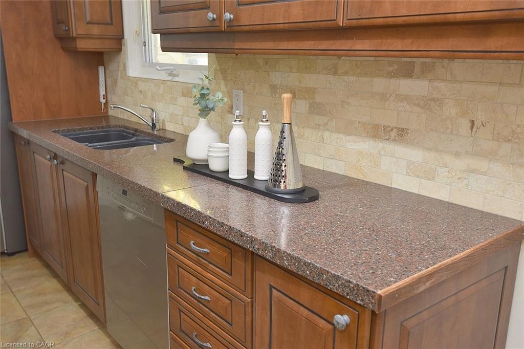 405 Erindale Drive, Burlington, ON - Indoor Photo Showing Kitchen With Double Sink
