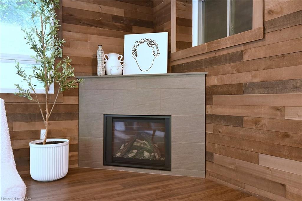 405 Erindale Drive, Burlington, ON - Indoor Photo Showing Living Room With Fireplace