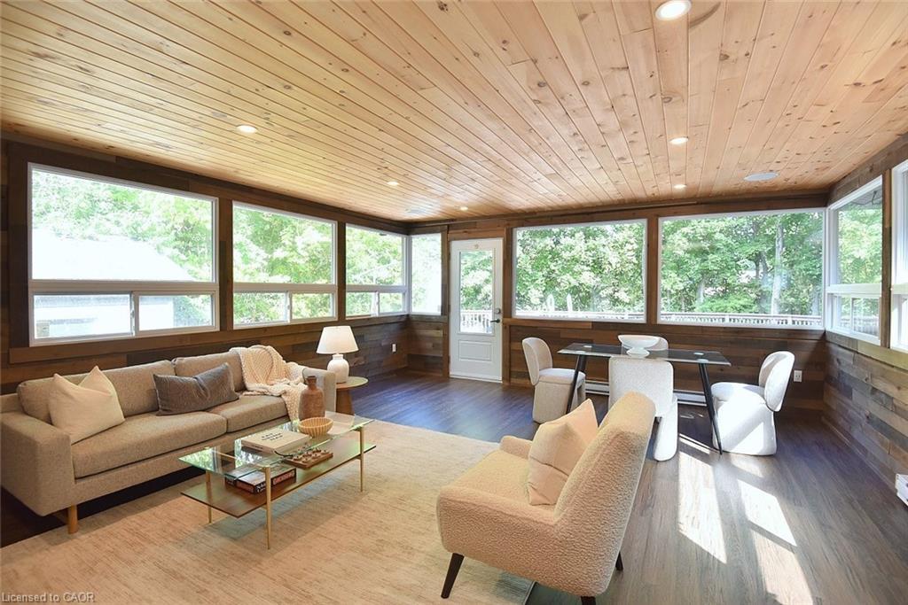 405 Erindale Drive, Burlington, ON - Indoor Photo Showing Living Room