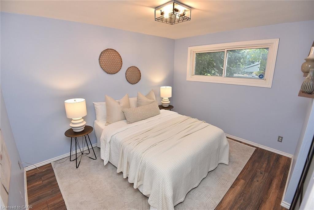 405 Erindale Drive, Burlington, ON - Indoor Photo Showing Bedroom