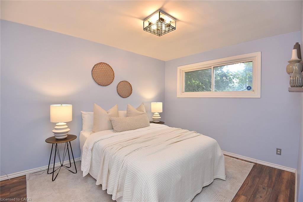405 Erindale Drive, Burlington, ON - Indoor Photo Showing Bedroom