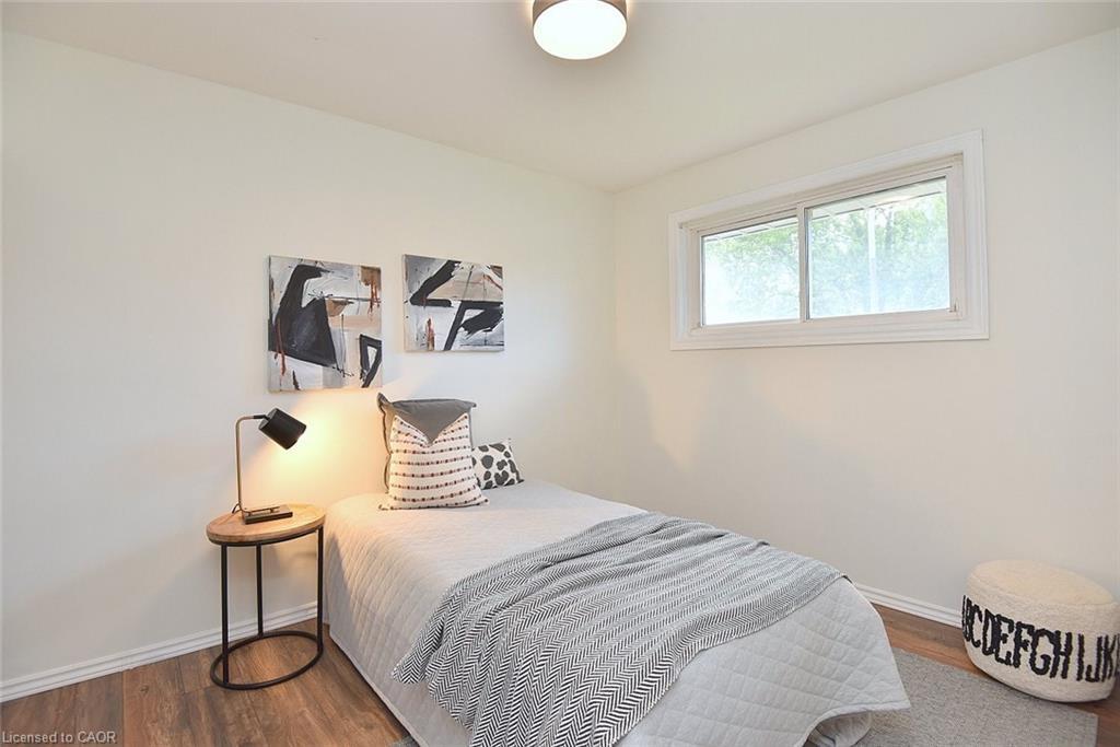 405 Erindale Drive, Burlington, ON - Indoor Photo Showing Bedroom