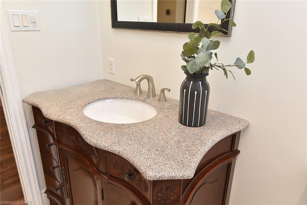 405 Erindale Drive, Burlington, ON - Indoor Photo Showing Bathroom