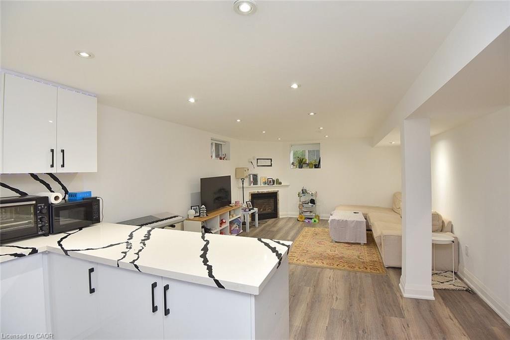 405 Erindale Drive, Burlington, ON - Indoor Photo Showing Kitchen