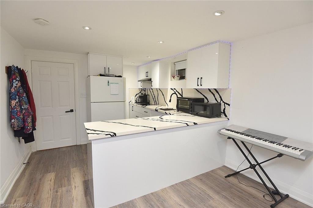 405 Erindale Drive, Burlington, ON - Indoor Photo Showing Kitchen