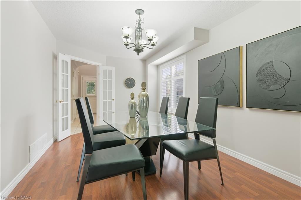 213 Dorchester Drive, Grimsby, ON - Indoor Photo Showing Dining Room
