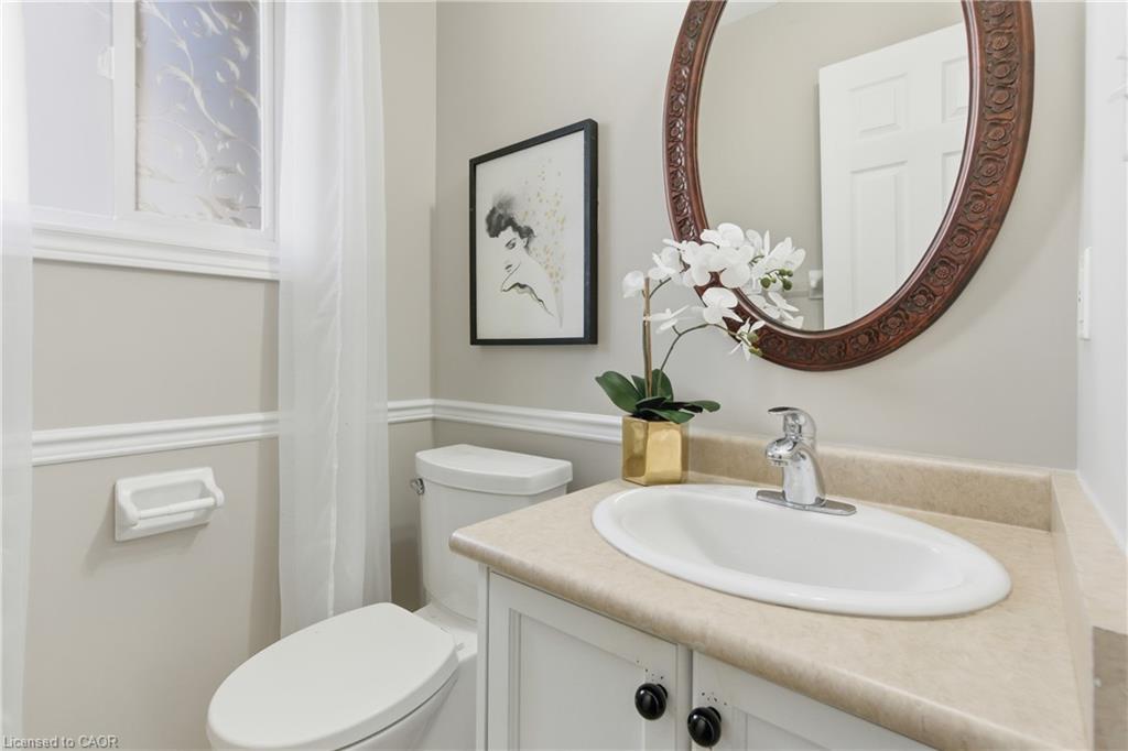 213 Dorchester Drive, Grimsby, ON - Indoor Photo Showing Bathroom