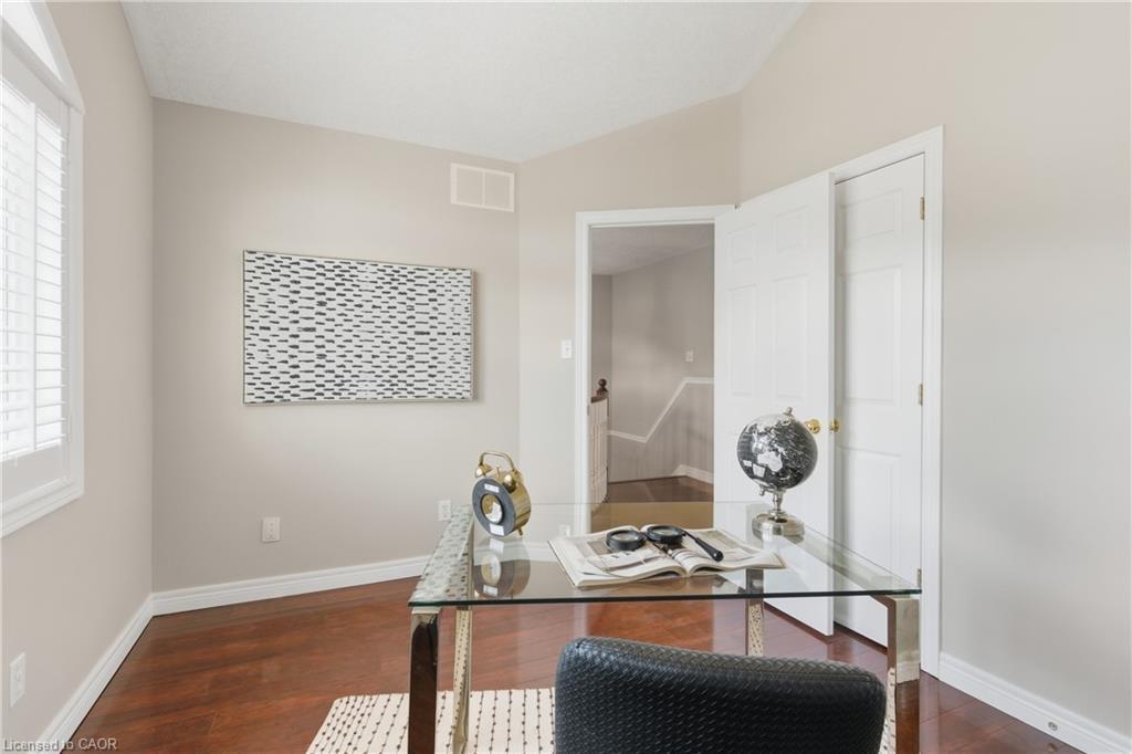 213 Dorchester Drive, Grimsby, ON - Indoor Photo Showing Office