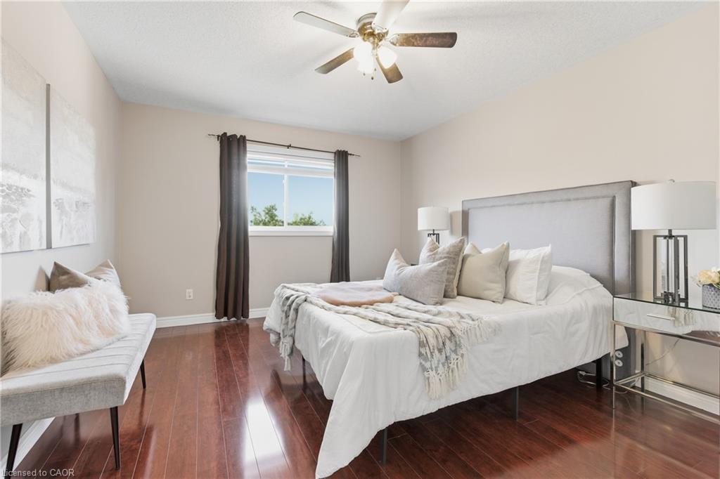 213 Dorchester Drive, Grimsby, ON - Indoor Photo Showing Bedroom