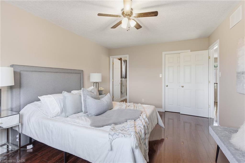 213 Dorchester Drive, Grimsby, ON - Indoor Photo Showing Bedroom