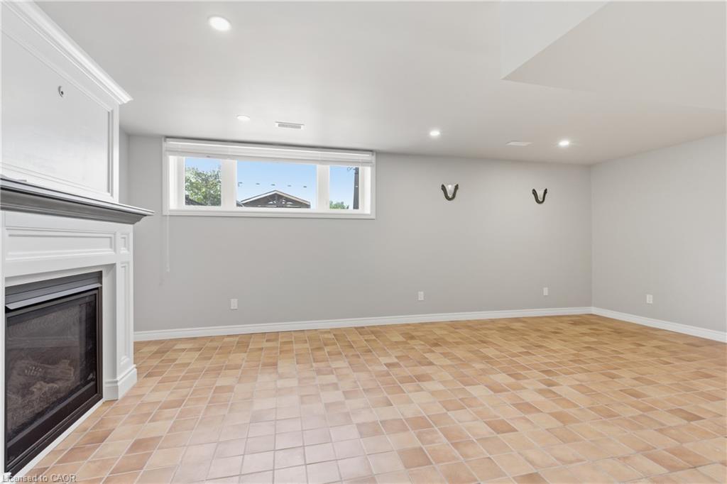 213 Dorchester Drive, Grimsby, ON - Indoor With Fireplace