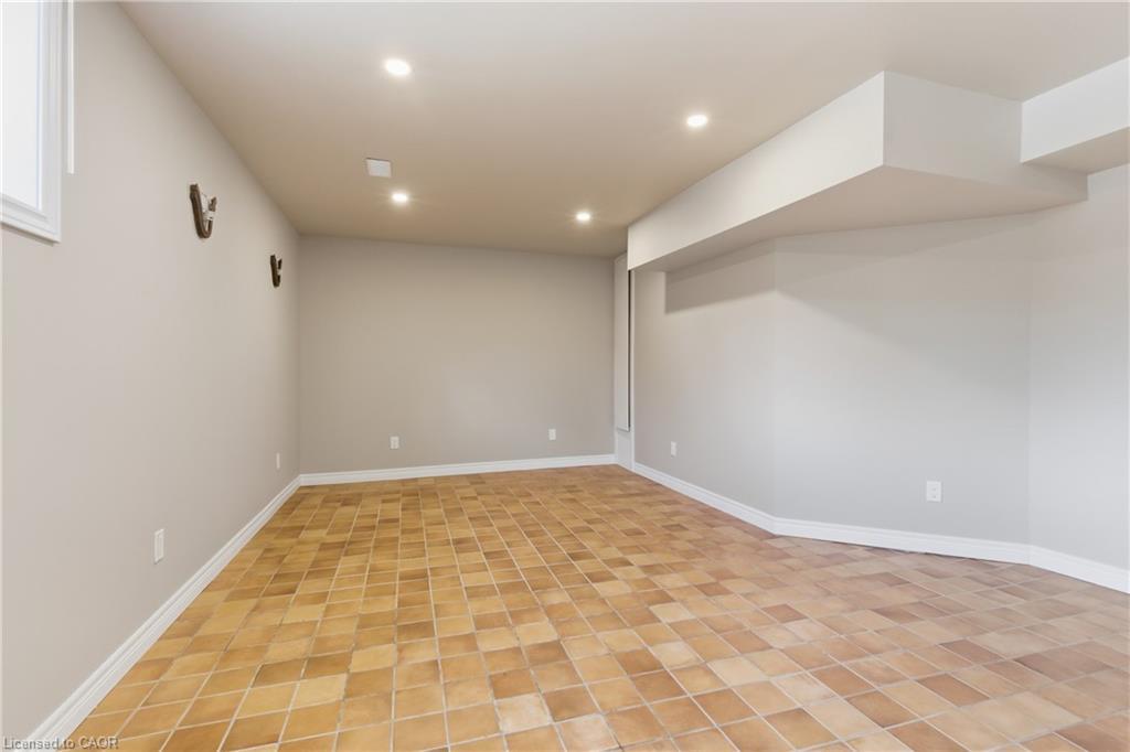 213 Dorchester Drive, Grimsby, ON - Indoor Photo Showing Other Room